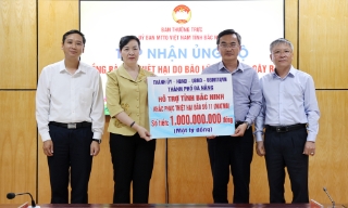 Đoàn công tác thành phố Đà Nẵng trao 1 tỷ đồng hỗ trợ tỉnh Bắc Ninh khắc phục hậu quả bão lũ